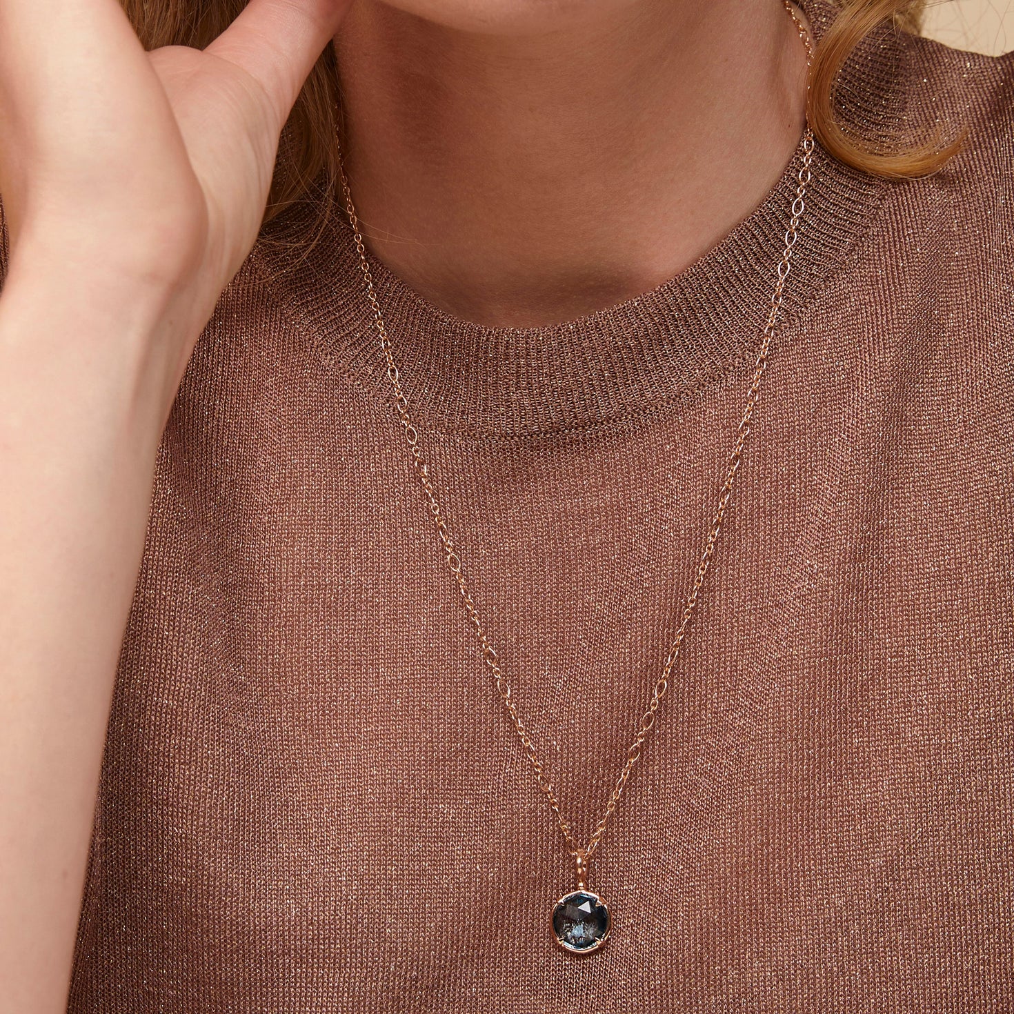 Mira Mira hanger & collier
