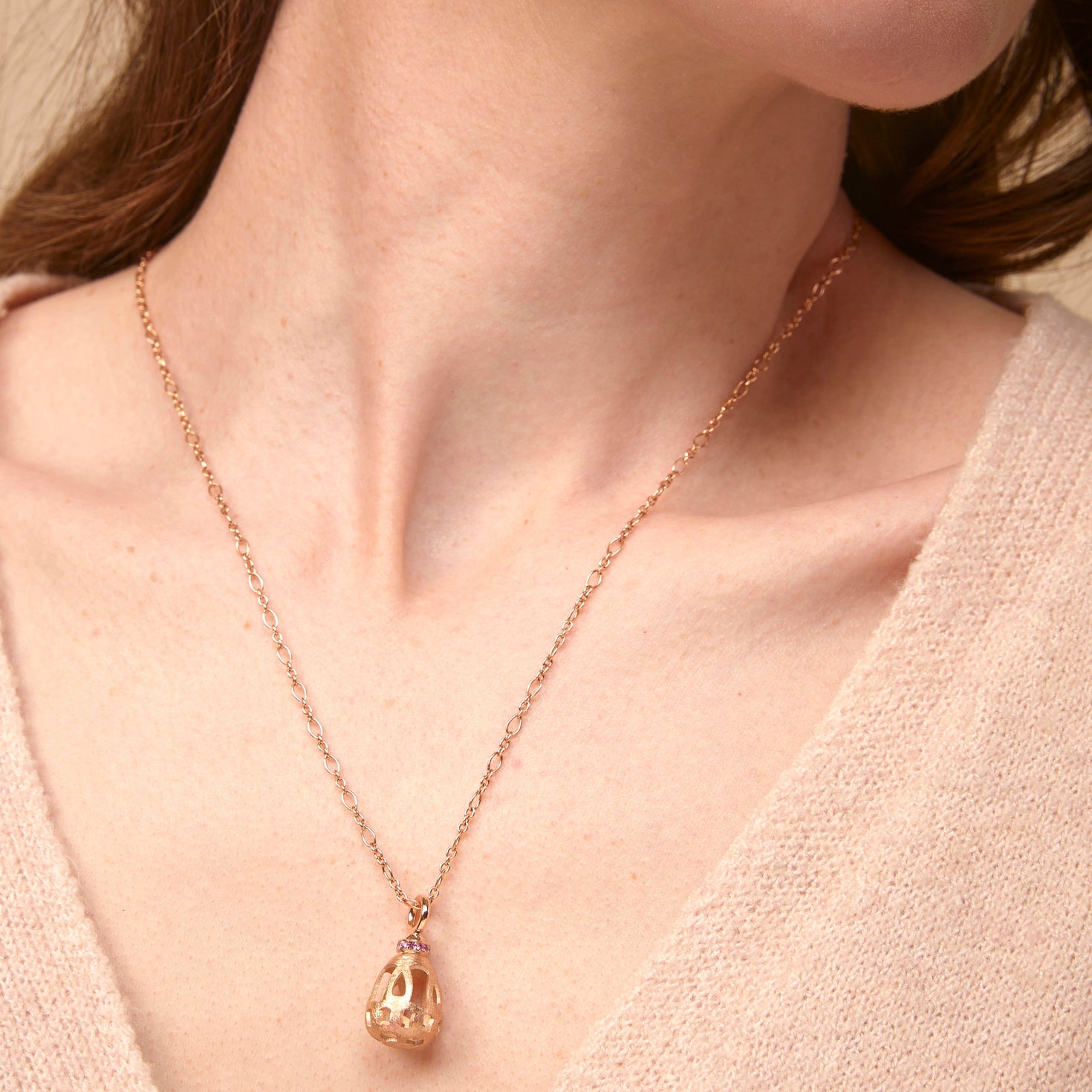 Toujours Ajour hanger & collier