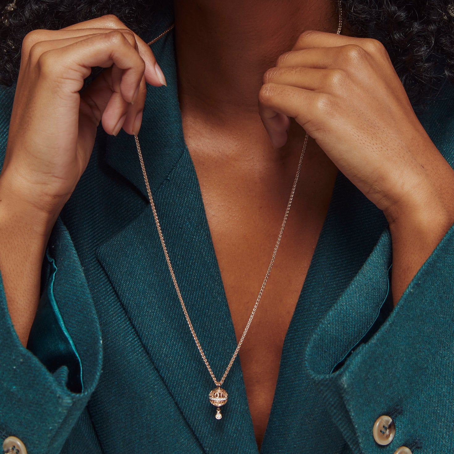 Toujours Ajour hanger & collier