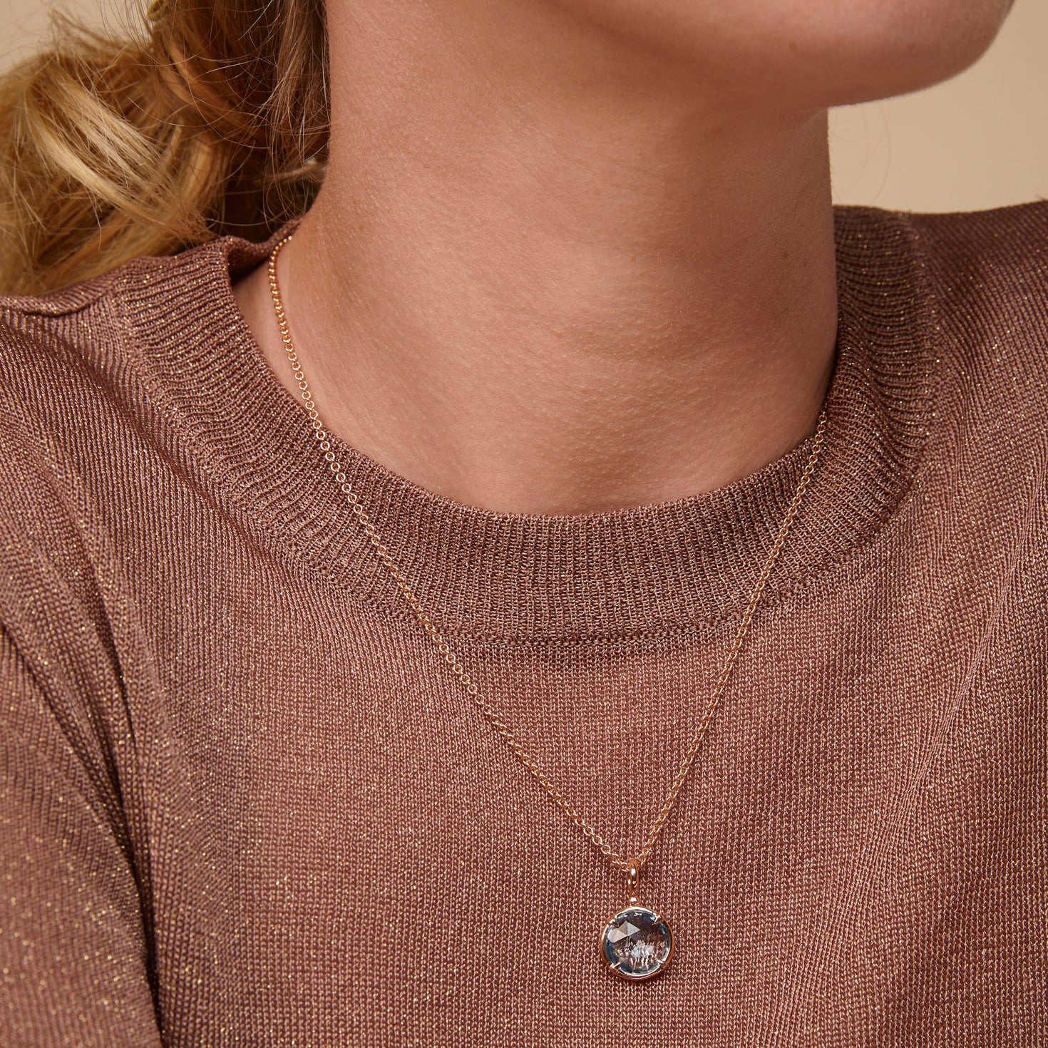 Mira Mira hanger & collier