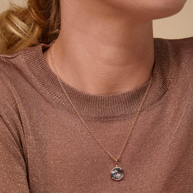 Mira Mira hanger & collier