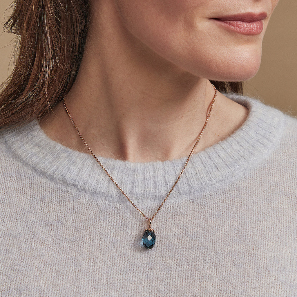 Toujours Ajour hanger & collier