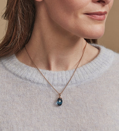 Toujours Ajour hanger & collier