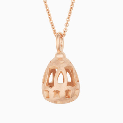 Toujours Ajour hanger & collier