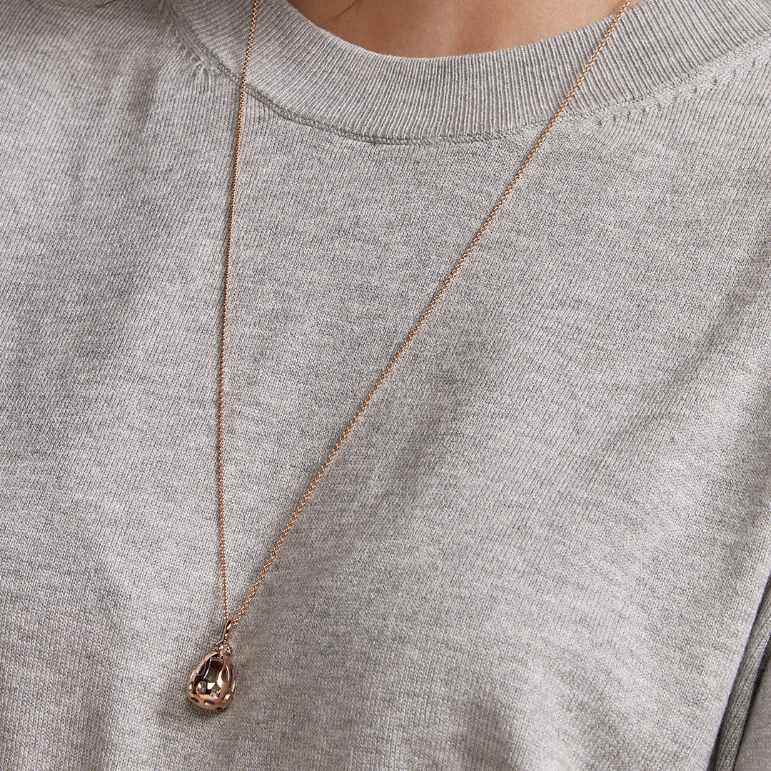 Toujours Ajour hanger & collier