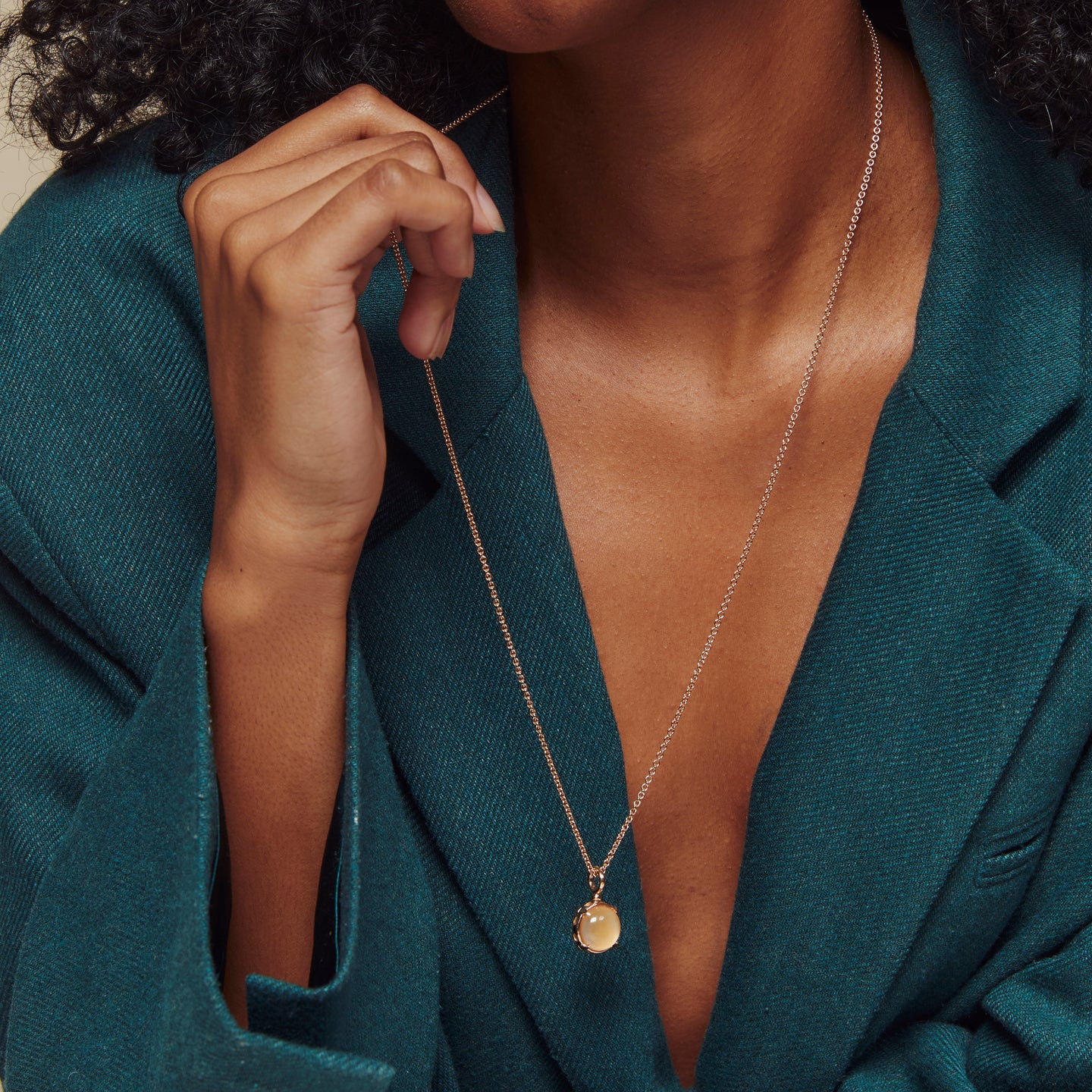 Catch hanger & collier