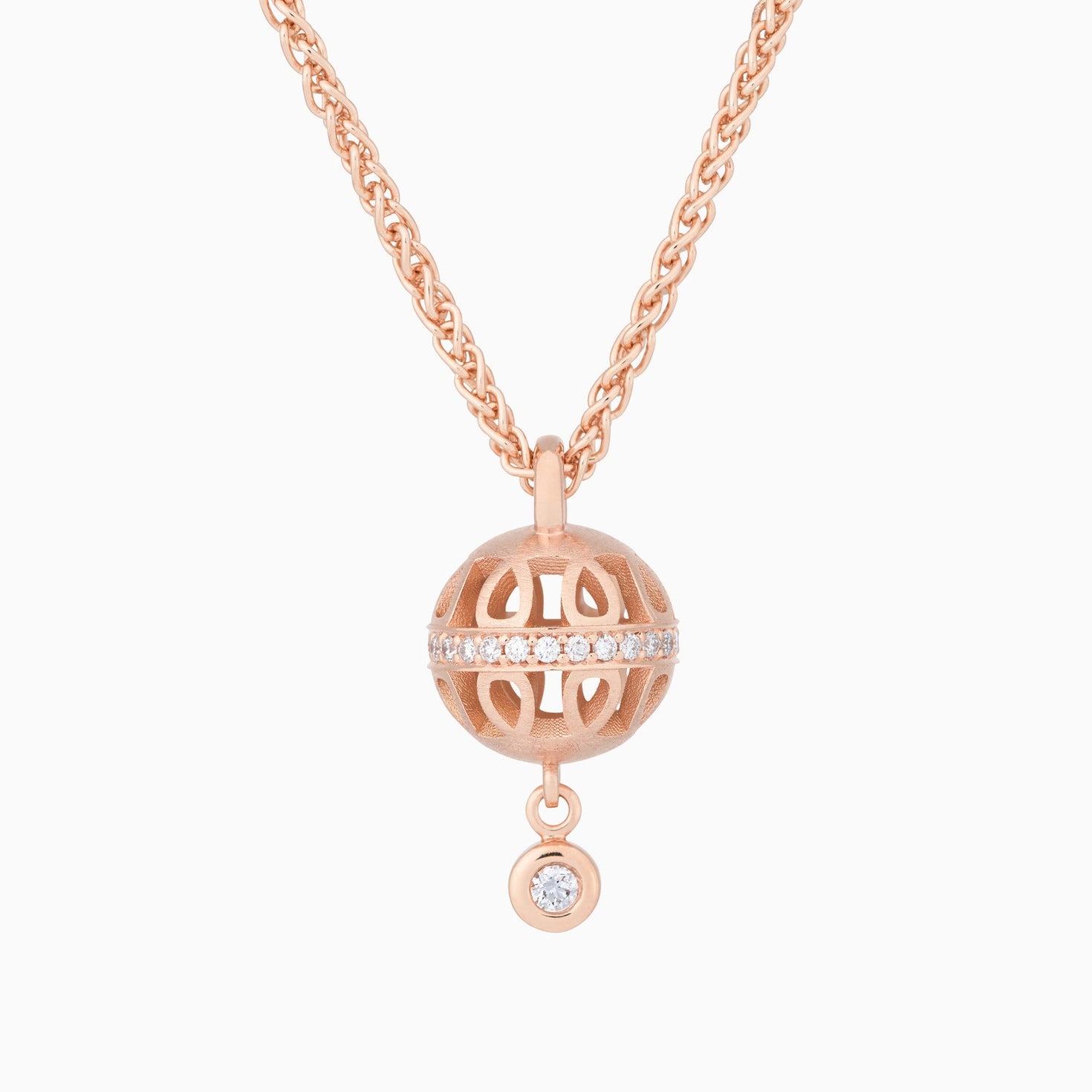 Toujours Ajour hanger & collier
